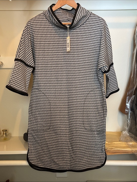 Max Studio Dresses & Skirts - Max Studio Black & White Houndstooth Short-Sleeve Tunic